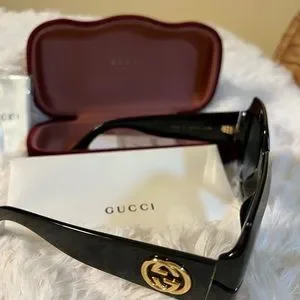 Gucci Wide lens Sunglasses ***READ*** Gucci | Accessories | Gucci Wide Lens Sunglasses Read | Poshmark main image 2